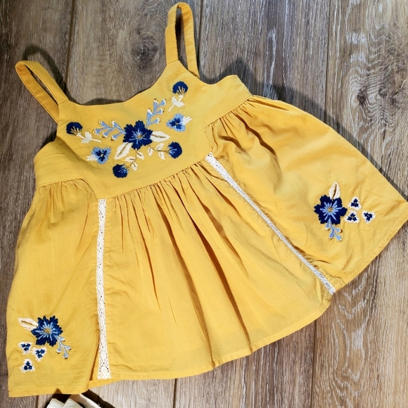 Toddler girls mustard yellow blouse and white shorts set Size 3T - Picture 11 of 16